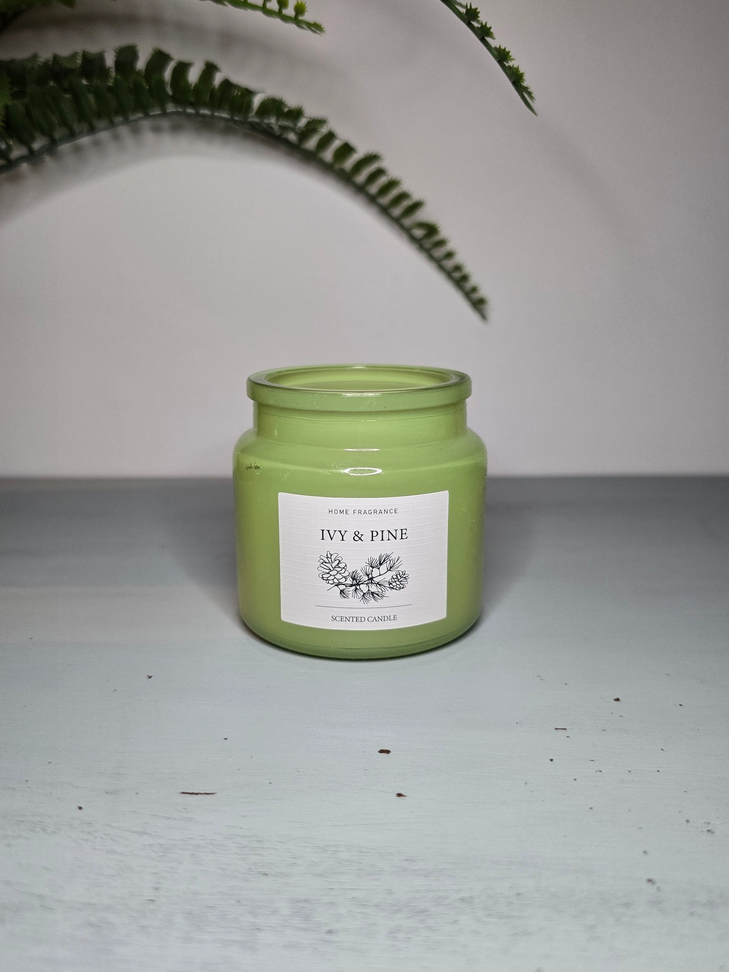 Bougie Parfumée “Ivy & Pine” – Fraîcheur du Lierre & Chaleur du Pin